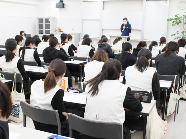１年生、電話の応対を練習☆